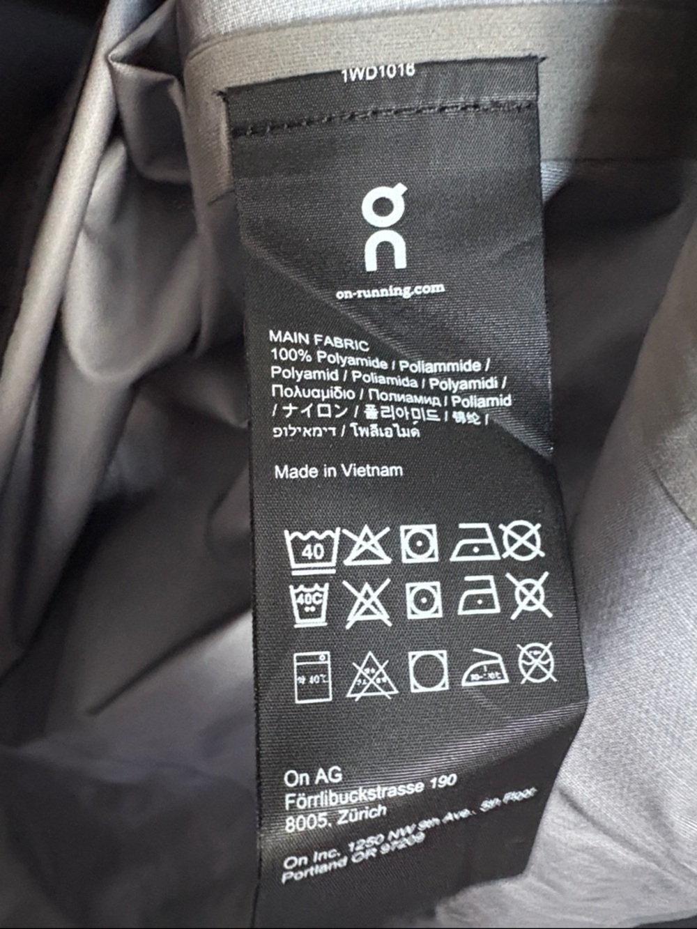 NWT [On] Cloud Running Anorak Waterproof Jacket Coat Windbreaker Black Women’s S - Picture 13 of 13